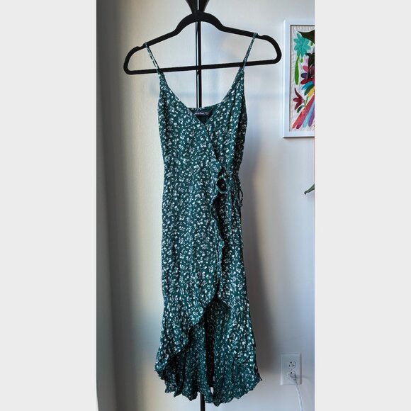 Abercrombie & Fitch Petite Green and White Floral Ruffle Hem Wrap Dress - XXSP - Picture 4 of 8